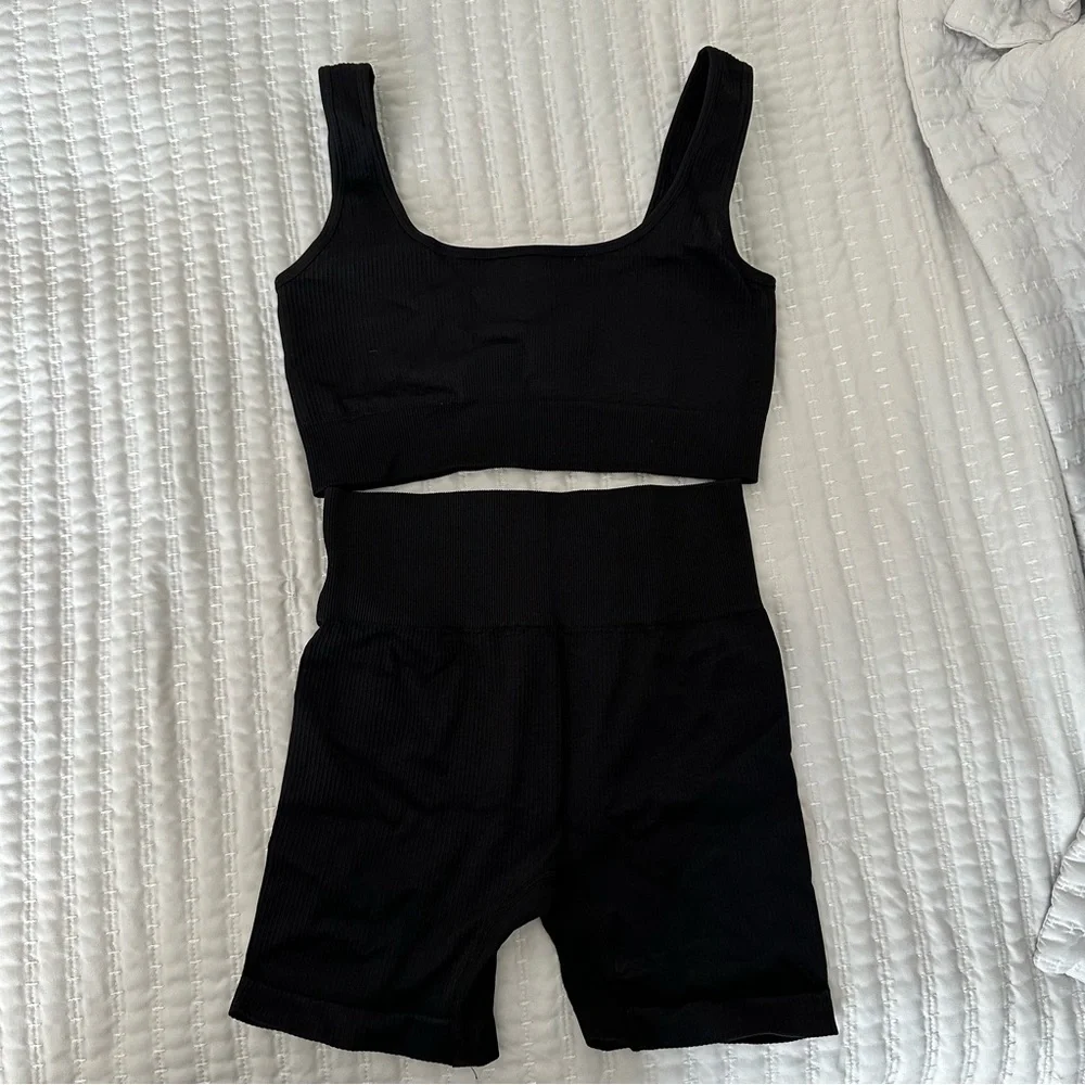 Amazon Ribbed Workout Set - Picture 2 of 4